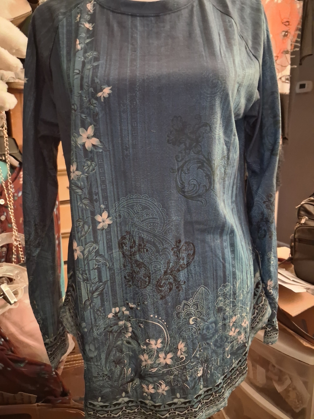 New,Tag,TURQ. Floral Long-Sleeve Tunic TOP CURVED BORDER HEM ON SIDES SIZE MED.